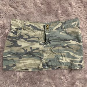 Camo mini skirt